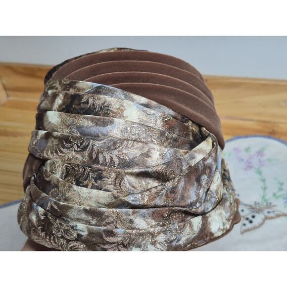 Vintage 1940s Ladies Turban Style Hat Golden Feather Pattern/ Velvet Famous Barr main image 4